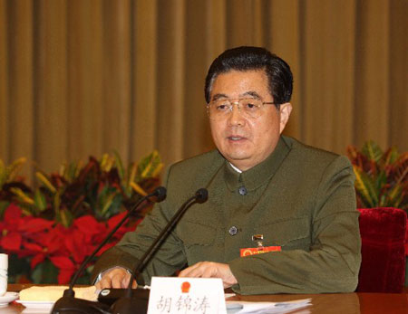 Le président chinois Hu Jintao a  appelé lundi à redoubler d&apos;efforts pour renforcer la défense et  l&apos;édification de l&apos;armée afin d&apos;assurer la sécurité nationale et  de contribuer davantage à la paix mondiale.