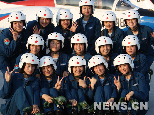 Lors du prochain défilé de la fête nationale du 1er octobre, 16 femmes pilotes de chasseurs à réaction survoleront la Place Tian'anmen, à Beijing. Lors du prochain défilé de la fête nationale du 1er octobre, 16 femmes pilotes de chasseurs à réaction survoleront la Place Tian'anmen, à Beijing.