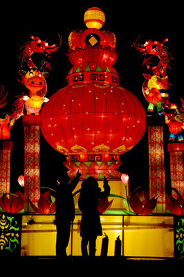 De belles lanternes, exposées mardi dans la ville de Anyang dans la province du Henan pour le prochain Nouvel An chinois (la Fête du Printemps), ont attiré beaucoup de visiteurs.