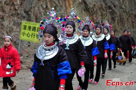 Un mariage traditionnel de l'ethnie Dong