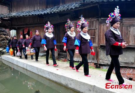 Un mariage traditionnel de l'ethnie Dong