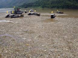 组图：长江三峡库区遭遇垃圾污染