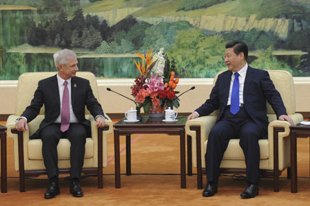 Le président chinois rencontre le président de l'Assemblée nationale française
